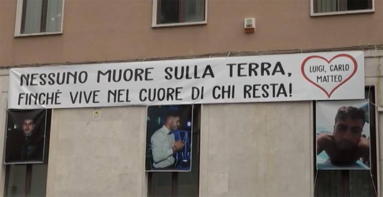 L’ultimo saluto di Mignano Monte Lungo alle 4 vittime