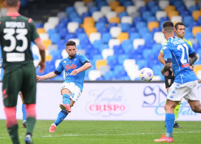 Il Napoli si fa male da solo ma vince lo stesso
