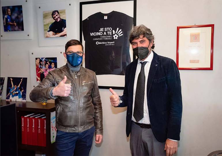 Il rider rapinato fa una donazione alla Fondazione Cannavaro-Ferrara