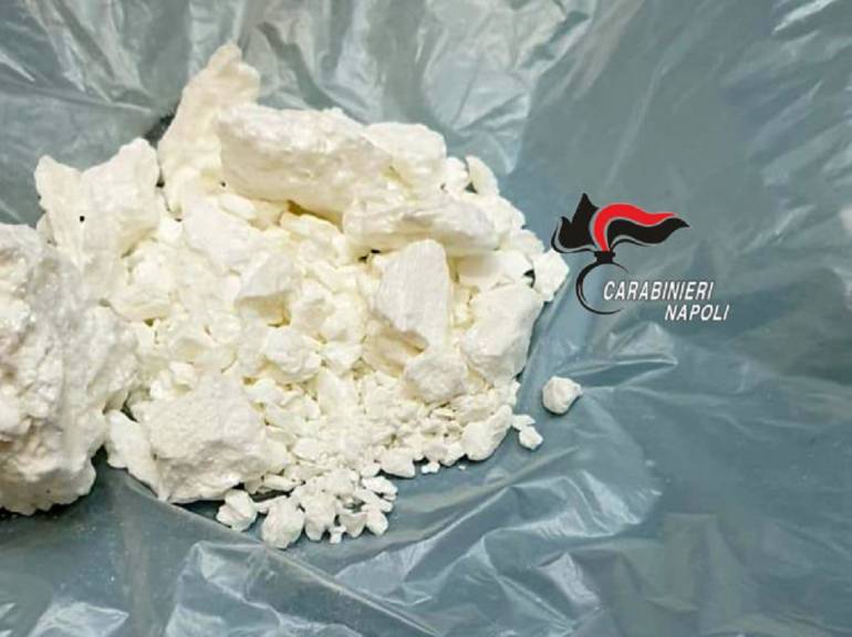 Mugnano, dopo aver ceduto cocaina spintona i carabinieri per sfuggire all’arresto