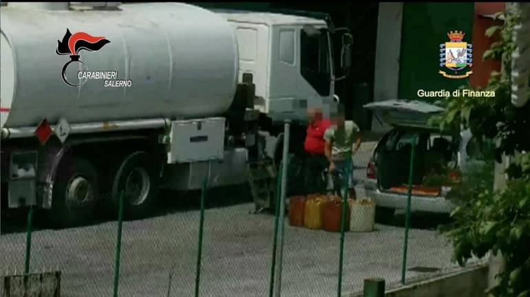 I Casalesi e le mani sugli idrocarburi: oltre 100 gli indagati