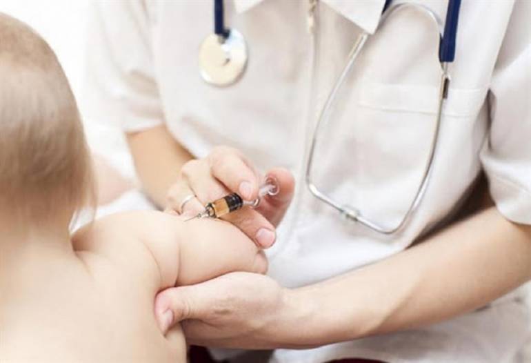 I pediatri campani: “Aumento di contagi tra i ragazzi, la Regione ci convochi”