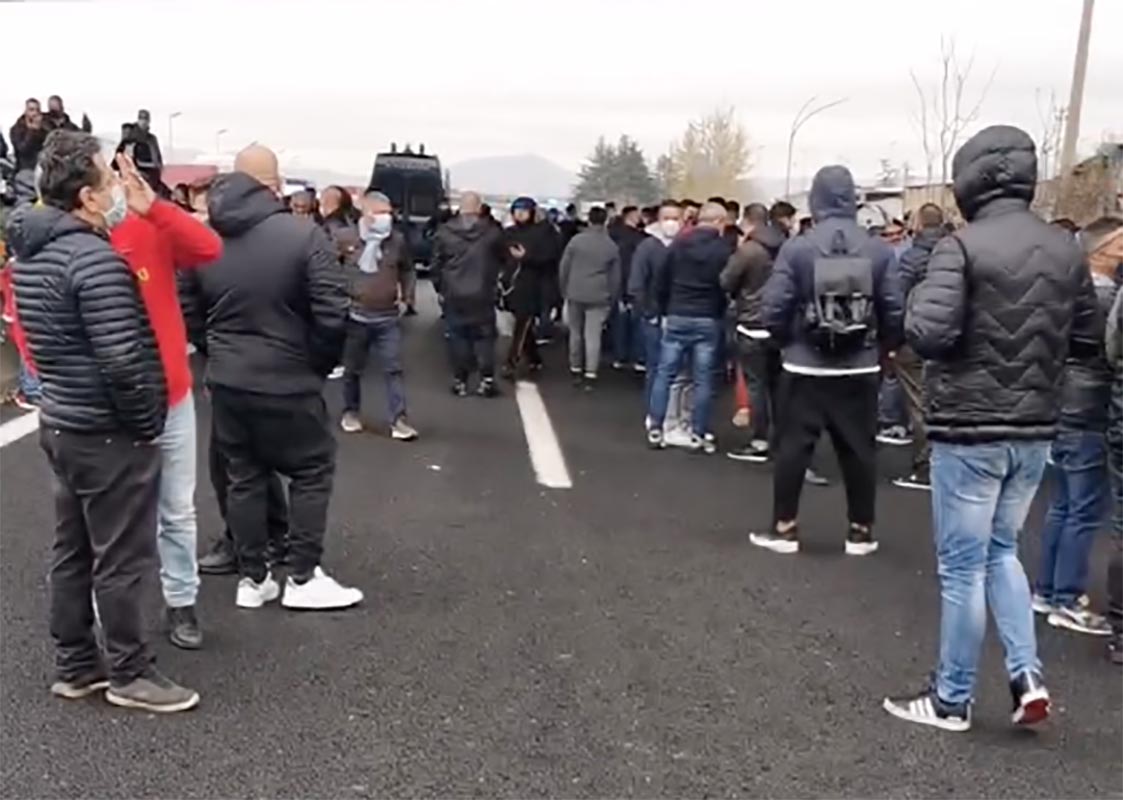 Protesta dei mercatali: bloccata l’autostrada Roma-Napoli