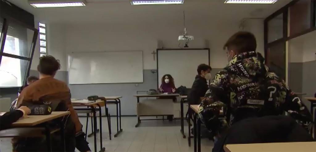 Campania, partita oggi la terza dose di vaccino al personale scolastico
