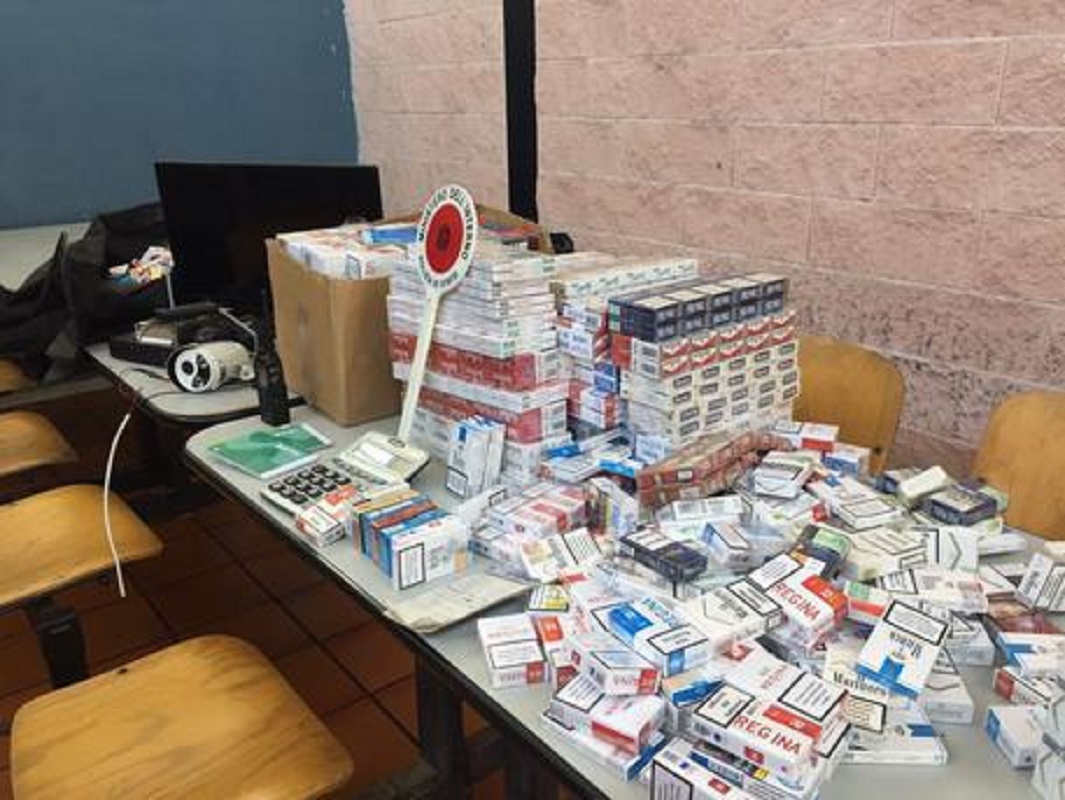 Napoli, deposito di sigarette di contrabbando in appartamento confiscato al clan Contini