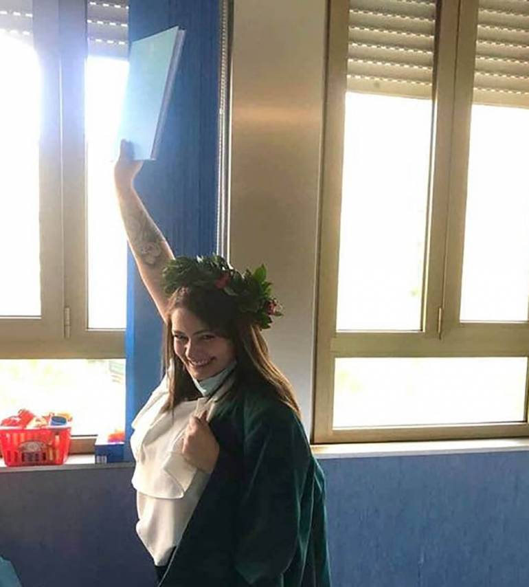 Napoli, discute la tesi dall’ospedale per non lasciare il figlio solo