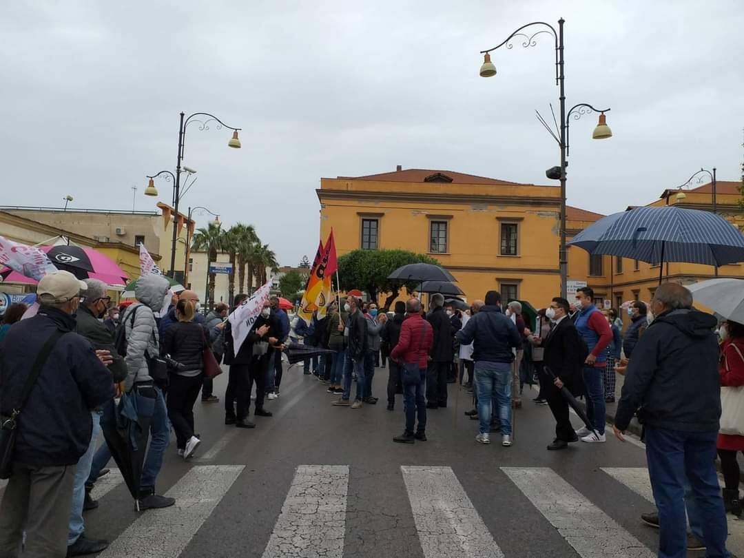 Pompei, protesta degli operativi turistici: il sindaco li snobba