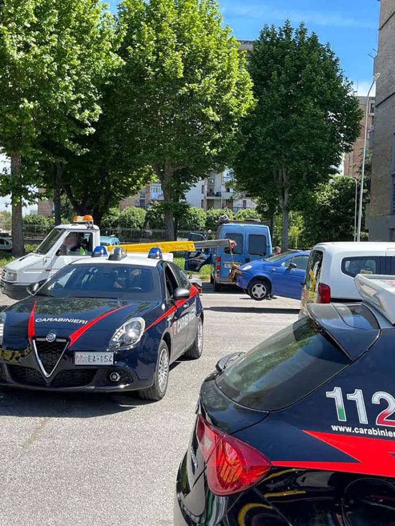 Giugliano, controlli nei campi rom: 4 veicoli sequestrati