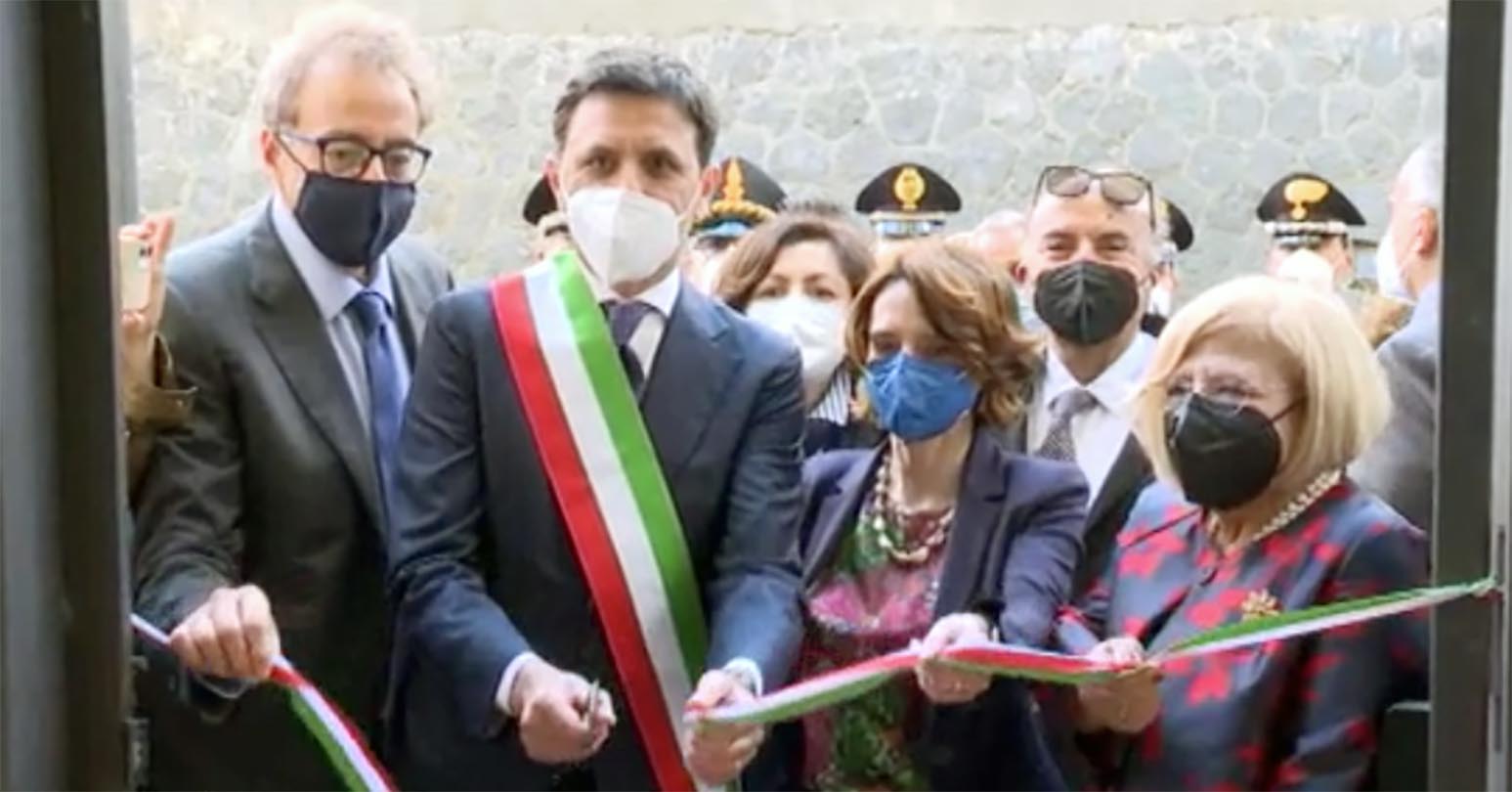 La ministra Bonetti inaugura il centro antiviolenza di Ercolano