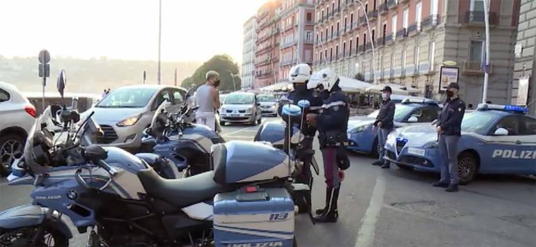 Napoli, rissa sul Lungomare: il 15enne accusato di tentato omicidio
