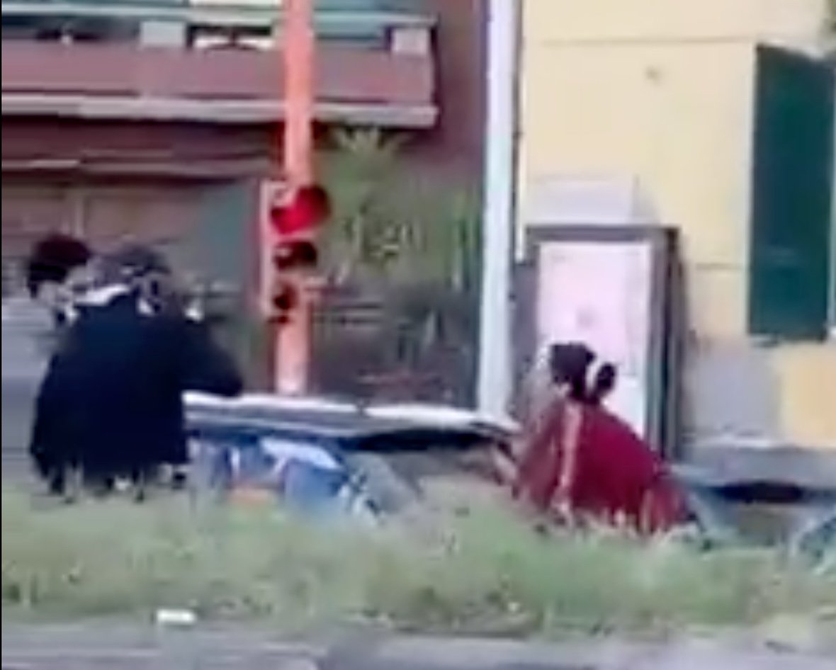 Napoli, donna minacciata da parcheggiatore abusivo a Mergellina