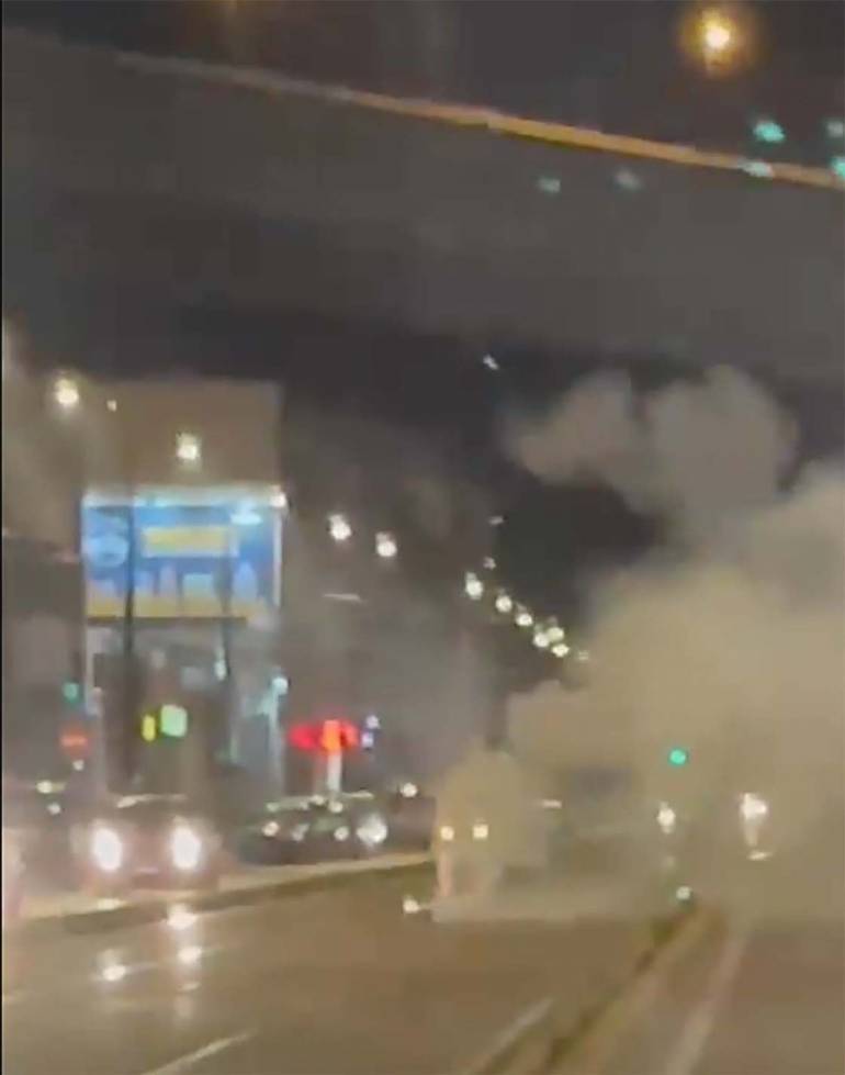 Napoli, festeggia la comunione della nipotina con fuochi d’artificio in strada: denunciato