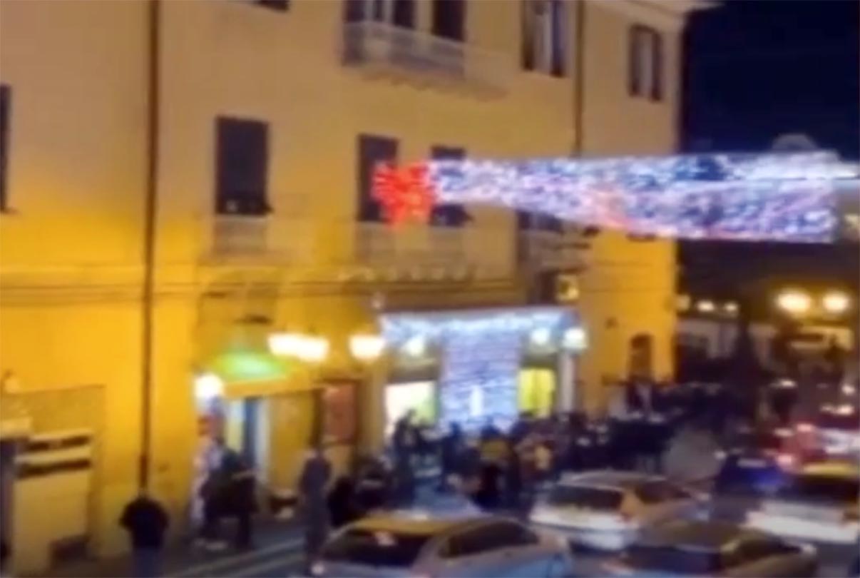 Napoli, chiusa per 30 giorni l’hamburgheria di Posillipo