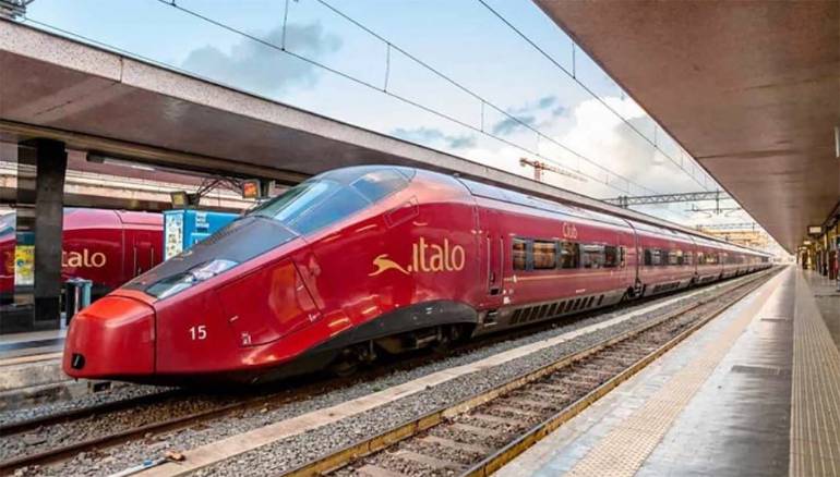 Italo avvia selezioni per hostess e steward a Napoli
