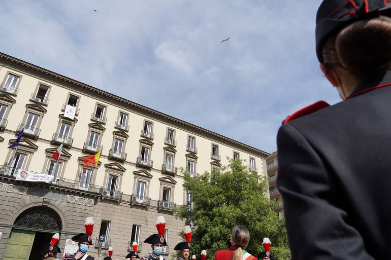 Napoli, un lenzuolo bianco contro la mafia: arte e cultura insieme per non dimenticare