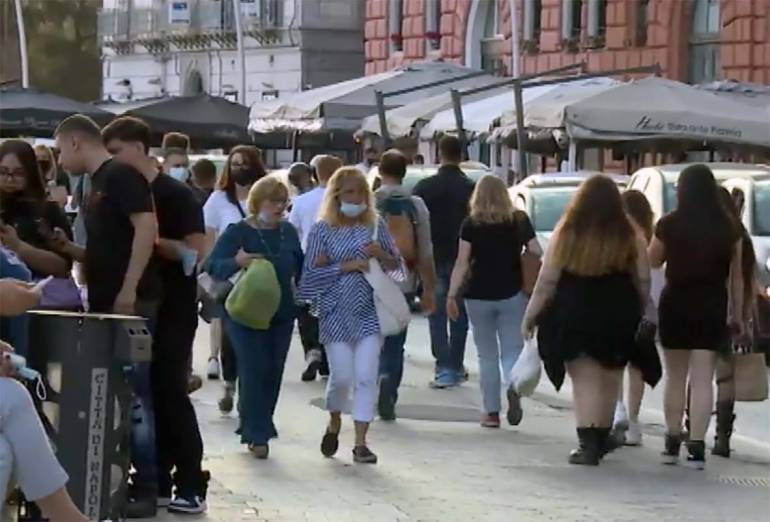In Campania da oggi niente più mascherine all’aperto
