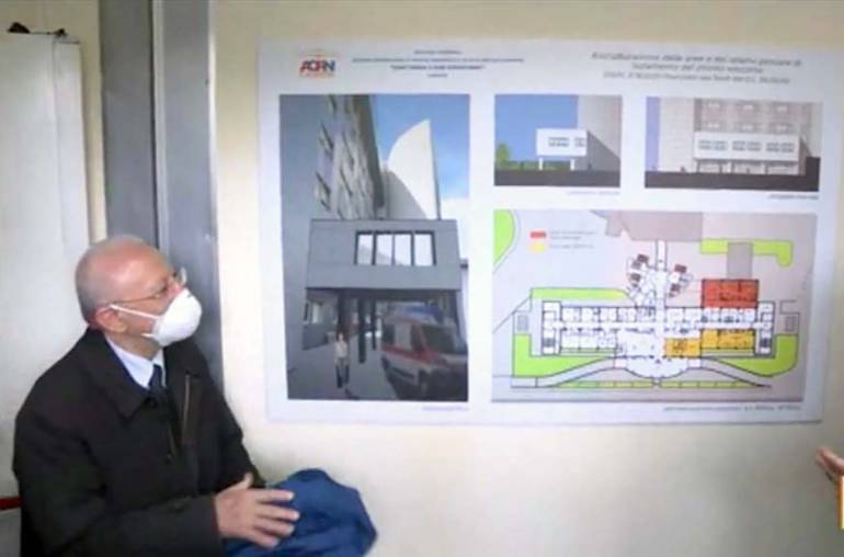Il governatore della Campania Vincenzo De Luca in visita all’Ospedale Civile di Caserta