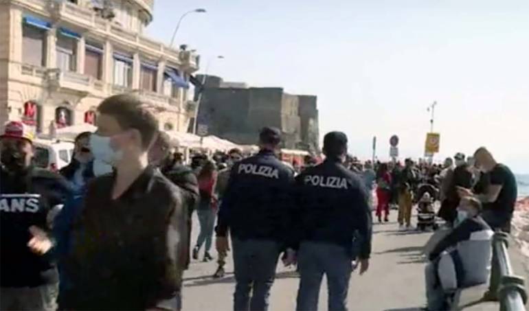 Napoli, resta in carcere il 16enne accoltellatore del Lungomare