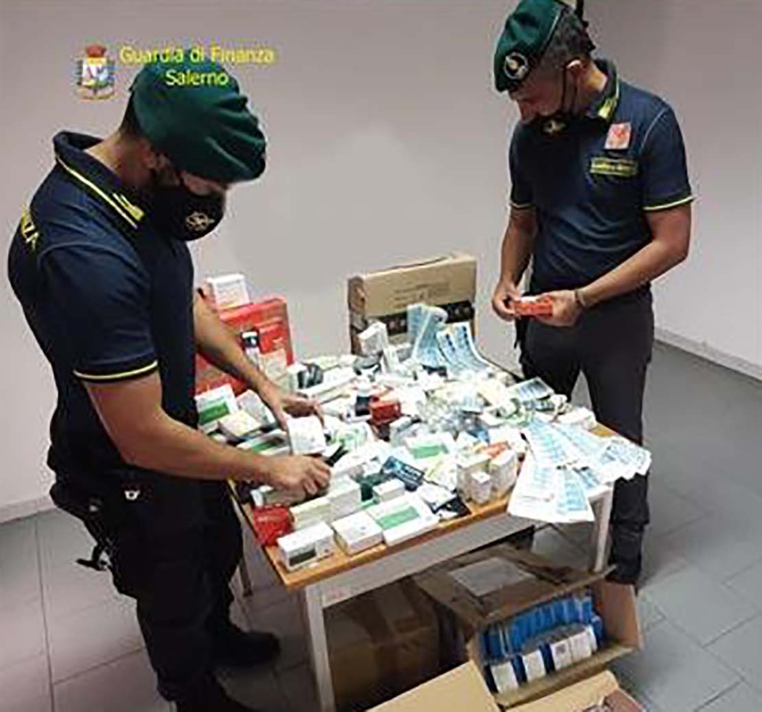 Sostanze dopanti contraffatte vendute in palestre, due arresti