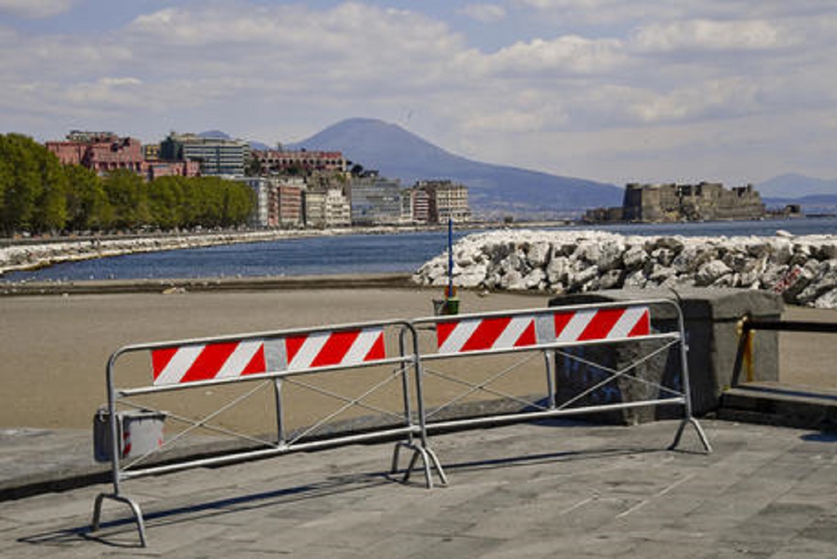 Napoli, possibile stop di accessi alle spiagge nei weekend