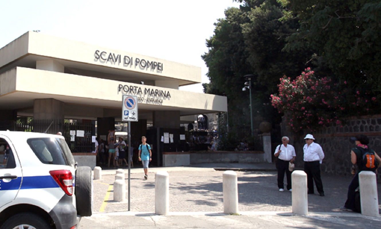 Turista scippato a Pompei, dopo 2 anni preso anche il complice