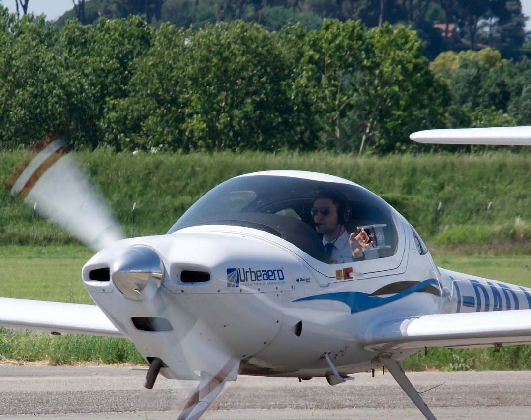 Professione pilota: non si arresta il successo delle scuole di volo