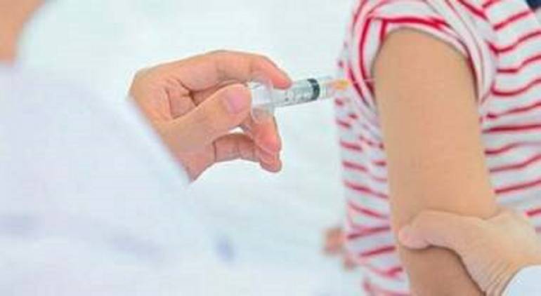 Vaccinazione agli Over 12, pediatri di famiglia: “La Regione ci convochi per programmare campagna”