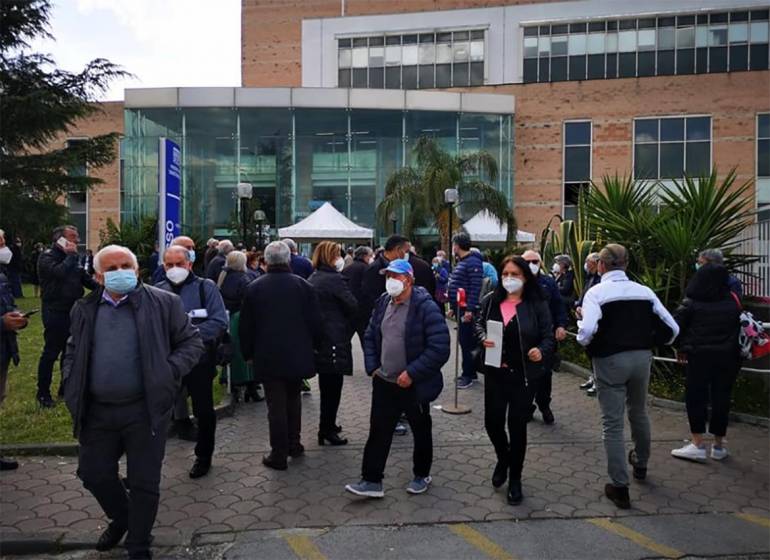 Vaccini, De Luca: ‘Sabato finiamo immunizzazione dell’isola di Ischia’