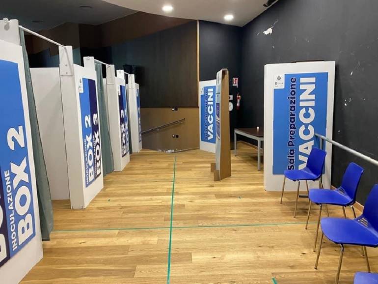 Vaccini, in Campania 74.124 adesioni della fascia età 49-45 anni