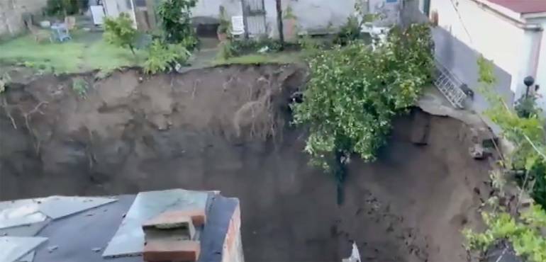 Napoli, voragine al rione Sanità: si indaga sui lavori a un garage privato