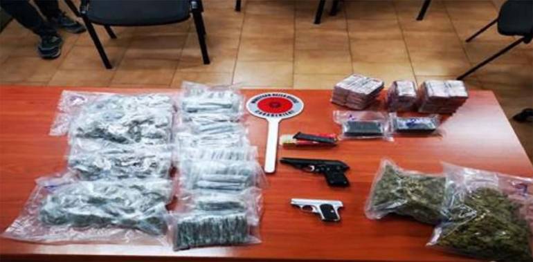 Da Afragola a Maddaloni con armi e droga: arrestati