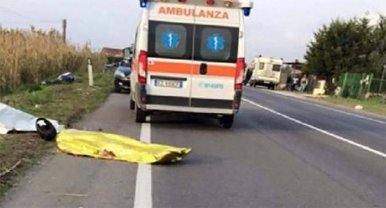 Auto contro furgone a Caserta, muore una 37enne