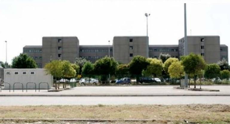 Santa Maria Capua Vetere, detenuto minaccia agente con taglierino