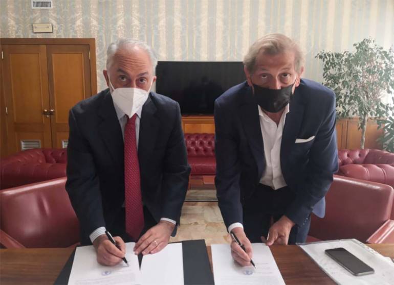 I giradini di piazza Carlo di Borbone adottati da Fattorie Garofalo
