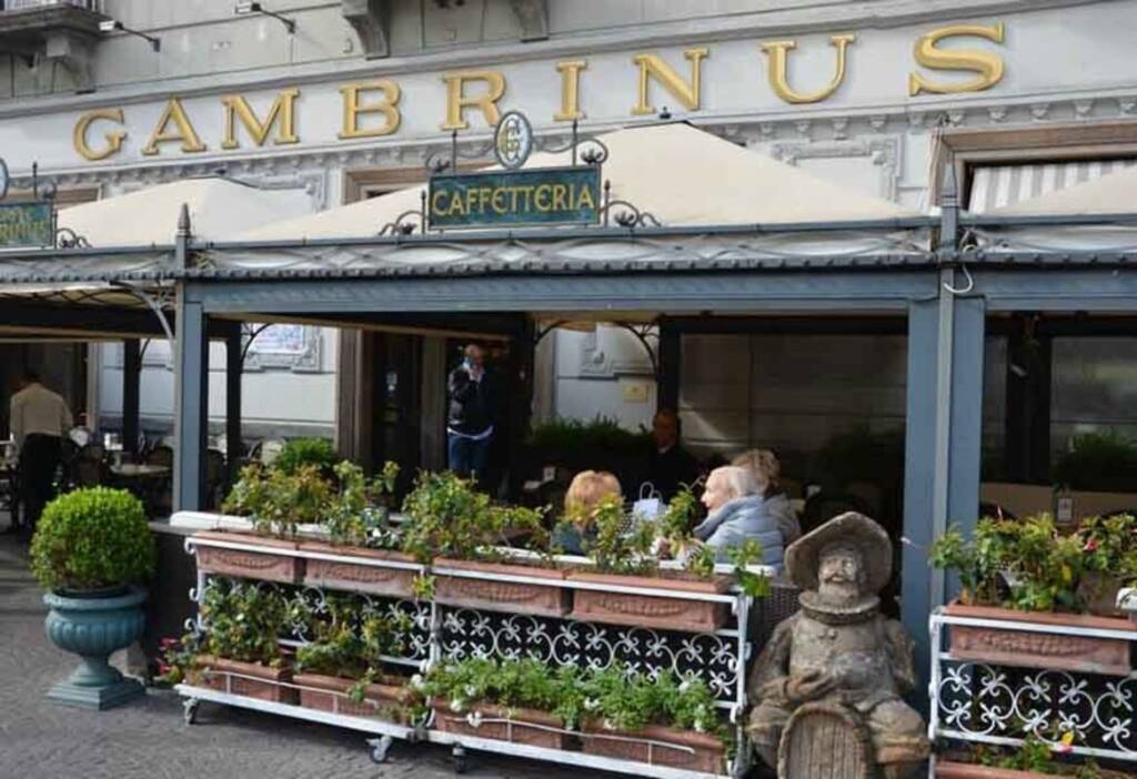 Saturday at Caffè Gambrinus 'A suspended coffee for Santobono'