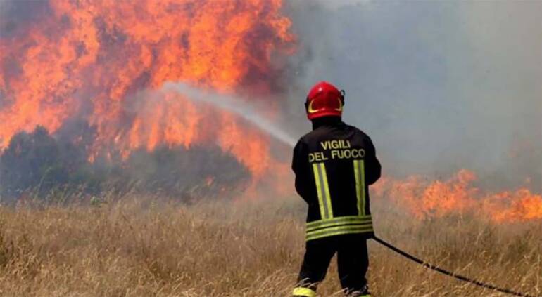 Agro Aversano roghi tossici: i sindaci chiedono intervento del Governo