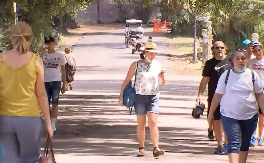 Italia in zona bianca tutte le Regioni, niente coprifuoco e niente mascherine all’aperto.