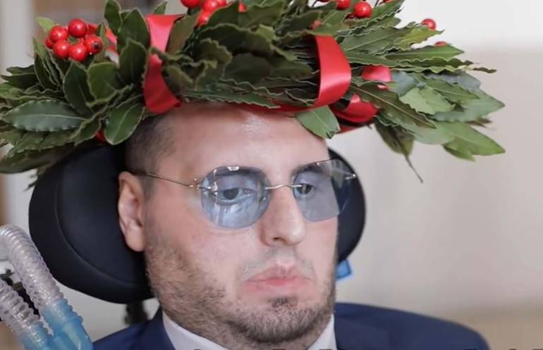 Malato di Sla si laurea con 110 e lode