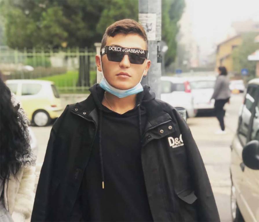 Torino 18enne suicida, offeso da una scritta su Instagram ‘morte ai gay’