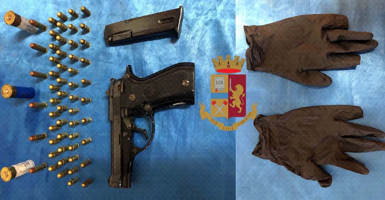 Napoli, pistola ritrovata dalla polizia a Pianura