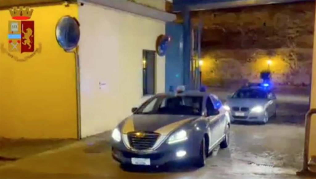 Salerno, due feriti nella notte: ragazza colpita in una rissa