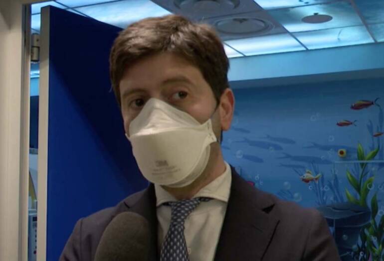 Covid, il ministro Speranza: “Vaccino ai bimbi dal mese di dicembre”