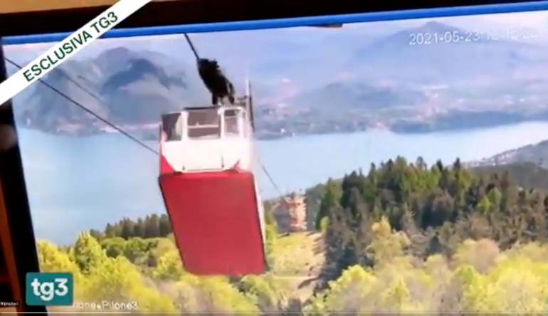 Tragedia del Mottarone: le immagini choc della caduta della cabina