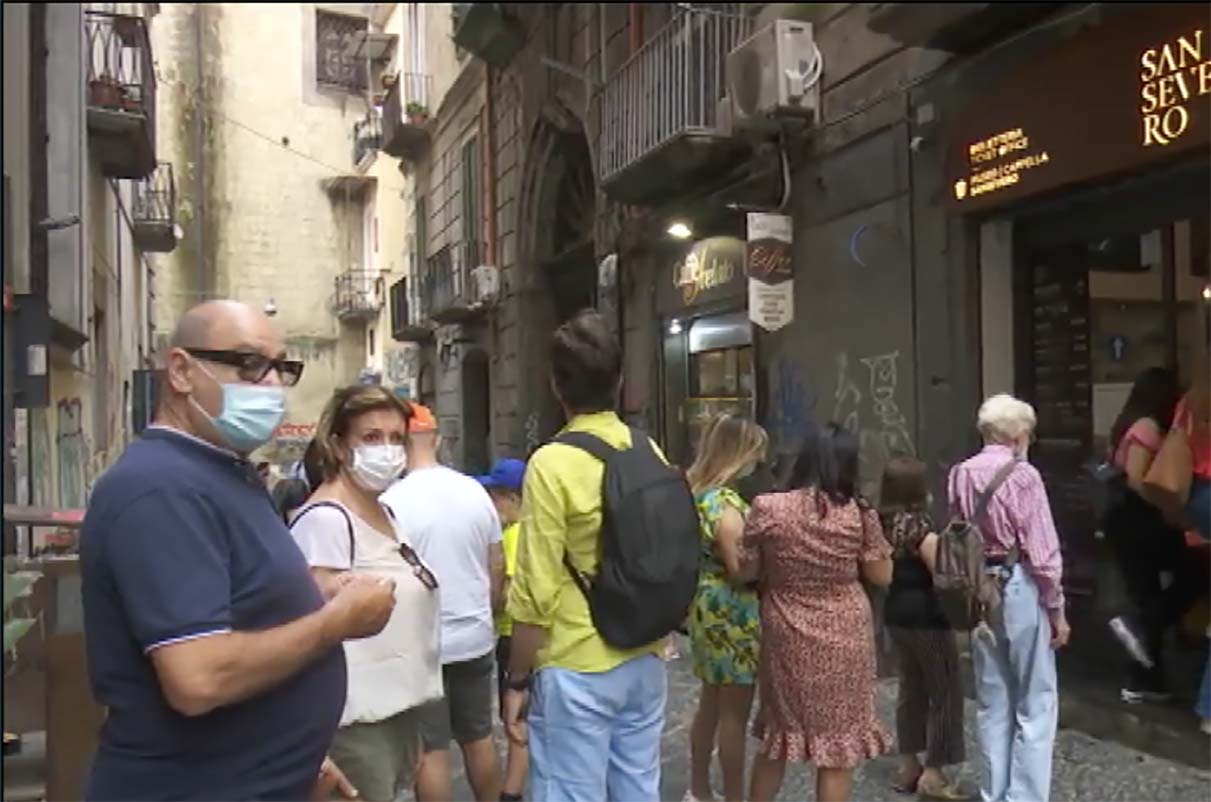 turisti centrostorico napoli