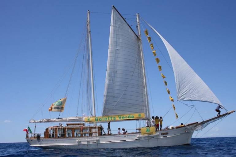 Goletta Verde arriva a Napoli, domani a una settimana dal G20, flash mob a Castel dell’Ovo