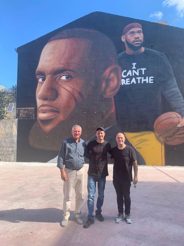 Jorit a Casapulla contro il razzismo. Sabato la presentazione ufficiale del murales