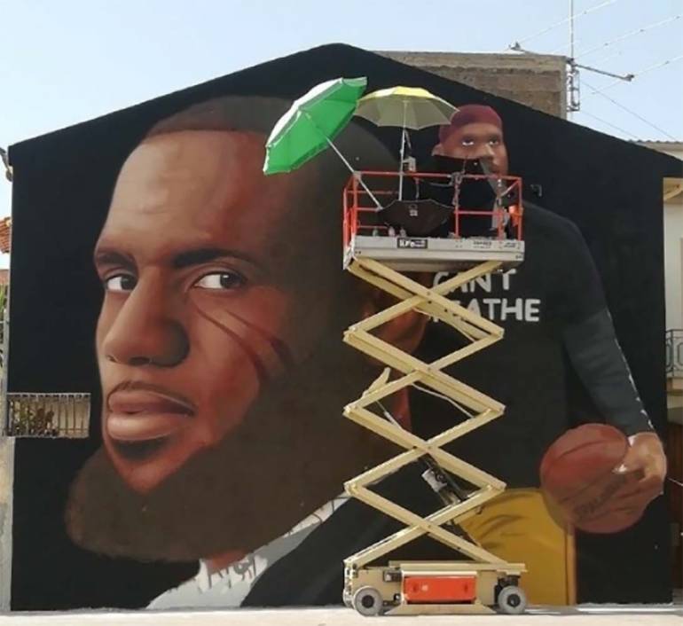 LeBron a Casapulla, l’ultimo lavoro di Jorit