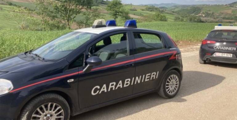 Sant’Antimo, tenta di rubare un’auto e poi minaccia il proprietario: arrestato