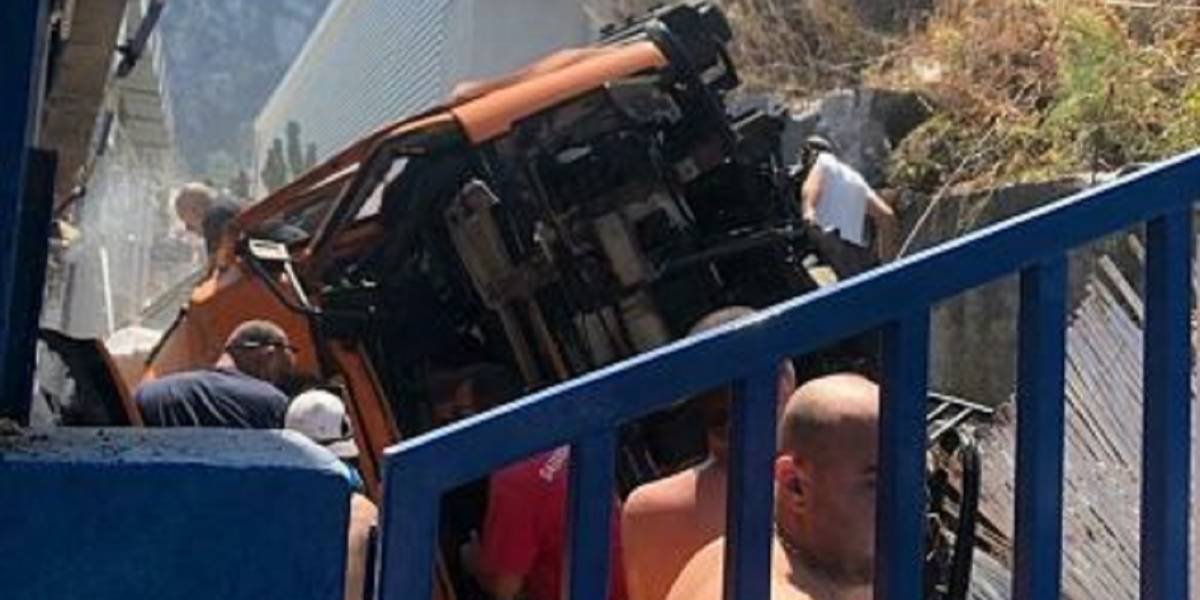 Capri, bus precipita in una scarpata: diversi feriti