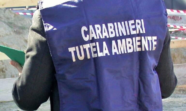 Salerno, operai della discarica di Caggiano ‘furbetti del cartellino’: 9 misure cautelari